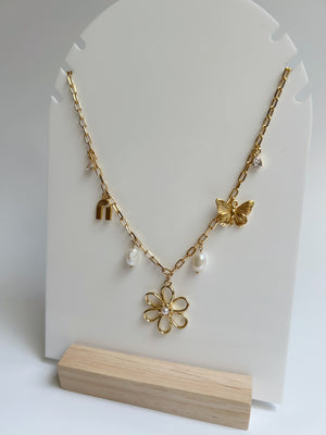 Daisy charm necklace