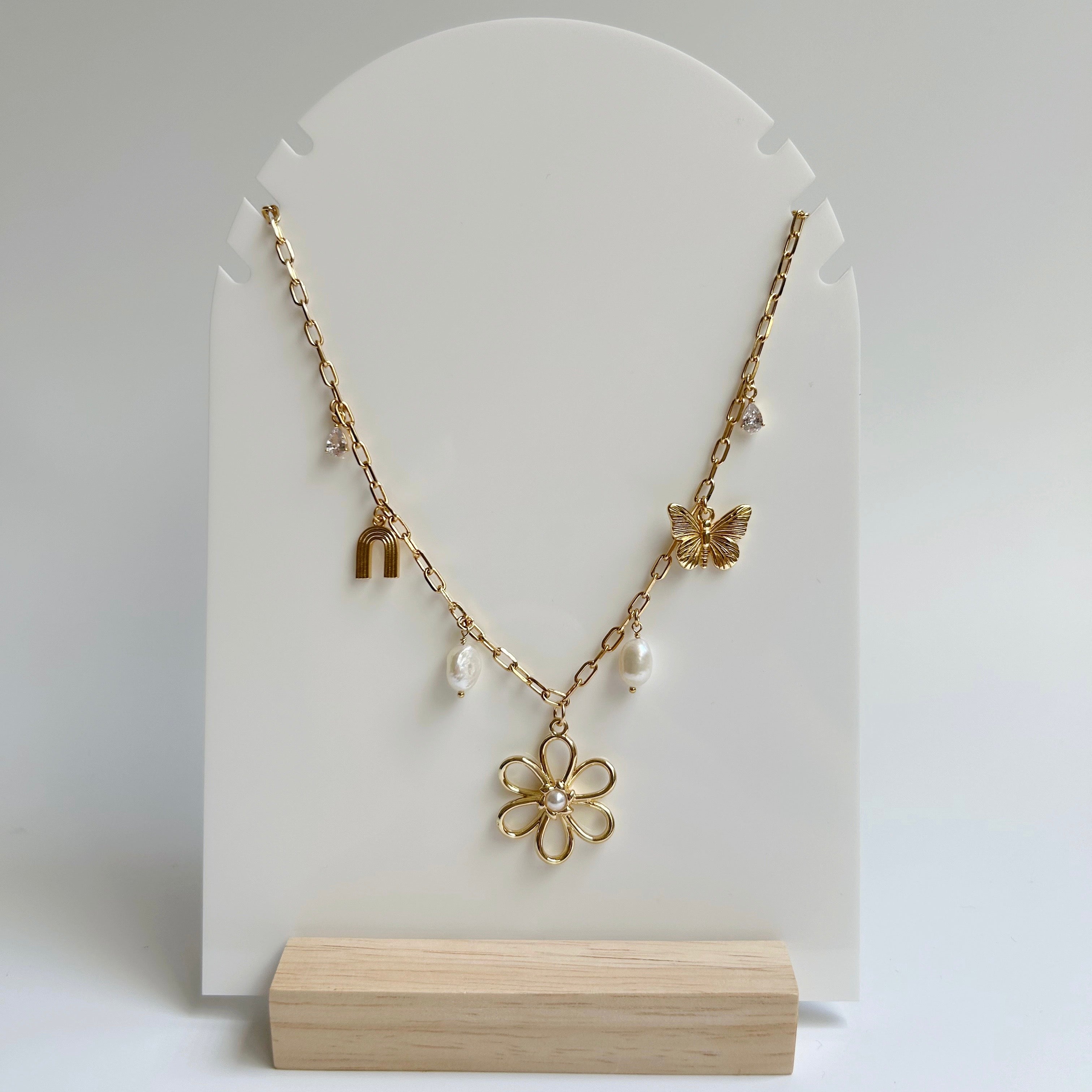 Daisy charm necklace